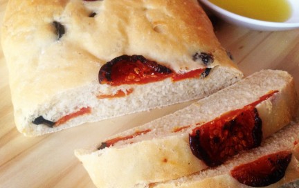 Pan Ciabatta o Chapata de tomates secos y aceitunas pan-ciabata-con-tomates-secos