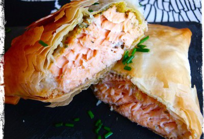 Paquetitos de salmón en masa filo Salmón envuelto en masa filo