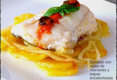 Bacalao con salsa de morrones y papas encebolladas bacalao con papas1