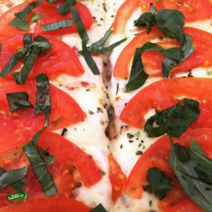 pizza con tomate y albahaca 3
