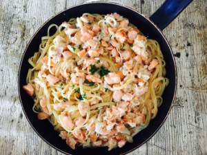 Tallarines con salmón