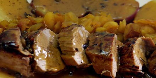 Solomillo de Cerdo en Salsa de Cítricos a la Pimienta Verde Solomillo de cerdo Contacto con lo divino