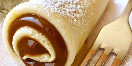 Panqueques dulces con dulce de leche — Receta tradicional argentina panqueques rellenos de dulce de leche
