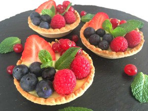 tartaletas frutales y crema de pistacho