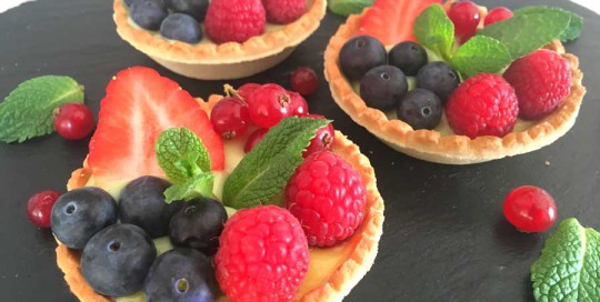 Tartaletas de frutos rojos y crema de pistacho tartaletas frutales y crema de pistacho