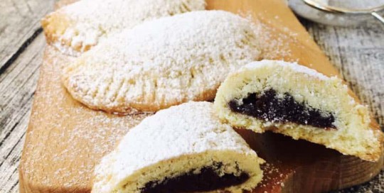 Empanadas dulces rellenas de pasta de Nutella empanadas dulces rellenas de nutella