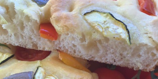 Focaccia con verduras Focaccia de verduras