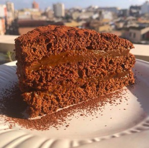 torta de chocolate rellena de dulce de leche