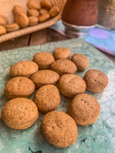 Bizcochitos de harina integral y aceite de oliva.