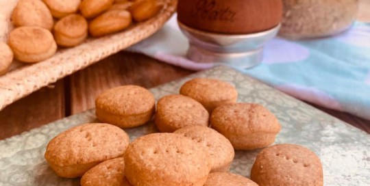 Bizcochitos integrales con aceite de oliva Bizcochitos de harina integral y aceite de oliva.