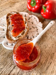 chutney de pimientos rojos y pan