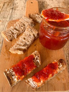 chutney de pimientos rojos con pan