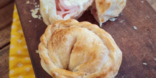 EMPANADAS DE JAMÓN Y QUESO Empanadas de jamón y queso