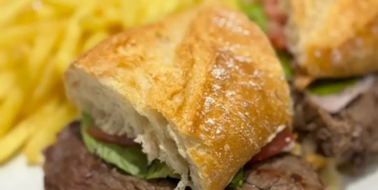 Sandwich de lomito completo Lomito